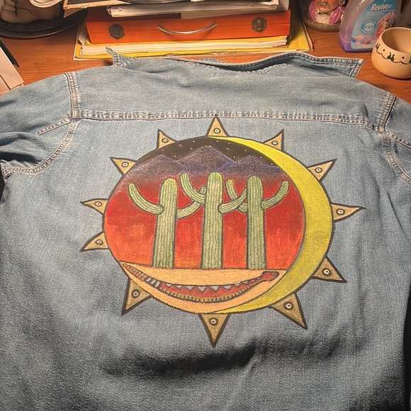 Handpainted southwestern desert scene shirt. Bohemian style Levi’s brand - Picture 2 of 5